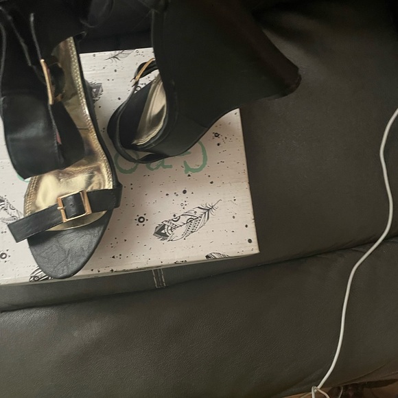 Black wedge heel with 4 1/2 inch heel. - Picture 2 of 3